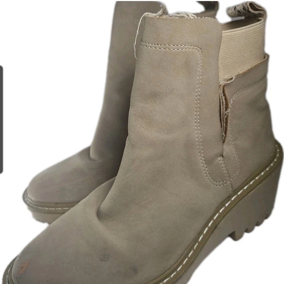 Elegant Beige Ankle Boots - Picture 1 of 14